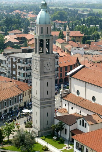 Campanile e Chiesa Parrocchiale -veduta dall'alto